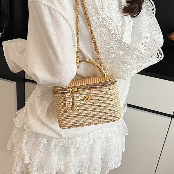 2026년 신상, 짜임 패턴이 돋보이는 작은 사이즈의  - Women Bags 2026 Trends 리뷰 및 가격
